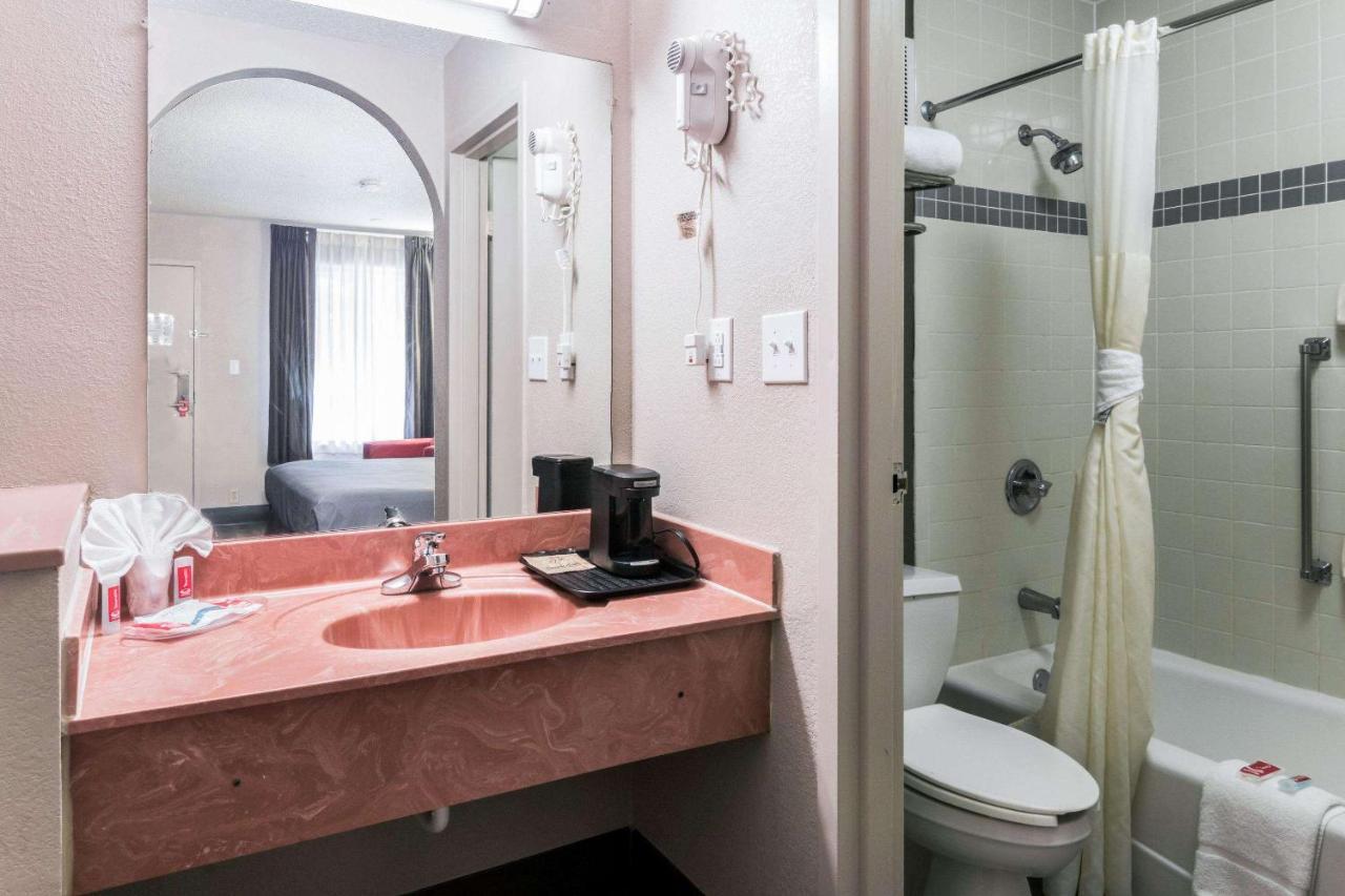 Econo Lodge Gainesville Extérieur photo